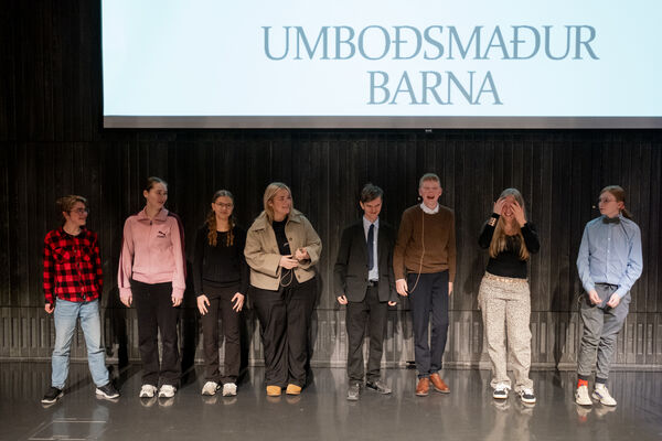 Umbodsmadur-barna-30-ara-79